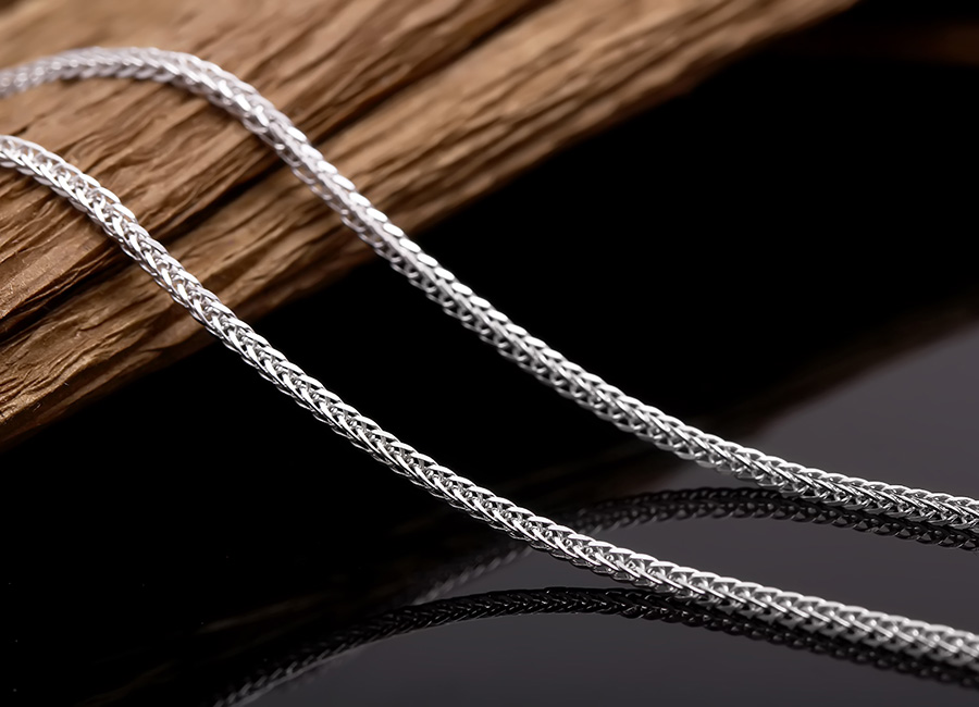 D&acirc;y chuyền của Eropi sở hữu vẻ đẹp to&agrave;n vẹn.