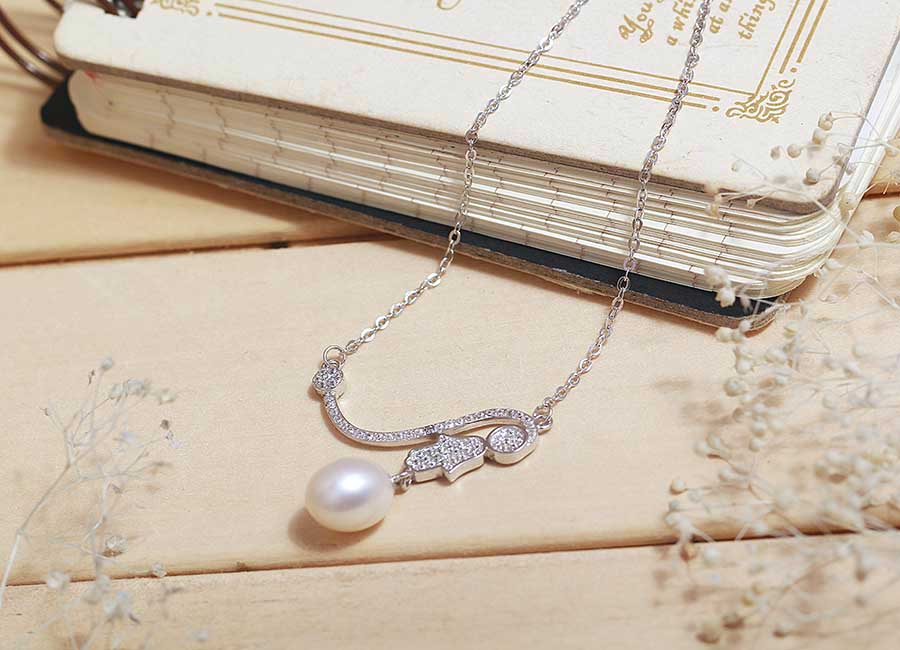 Mẫu d&acirc;y chuyền bạc gắn ngọc trai thời trang v&agrave; c&aacute; t&iacute;nh.