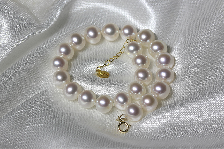 Lắc tay v&agrave;ng