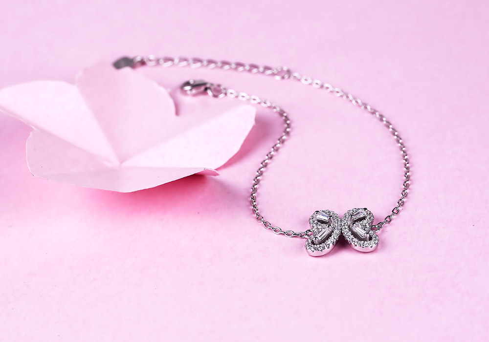 Bạn sẽ bị đắm ch&igrave;m v&agrave;o vẻ đẹp lung linh của Butterfly Love chưa?