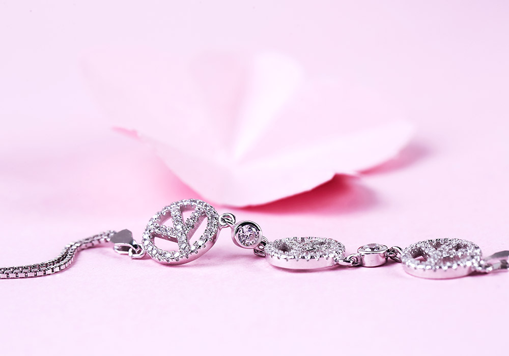 Bạn đ&atilde; bị đắm ch&igrave;m v&agrave;o vẻ đẹp lung linh của Lucky Love chưa?
