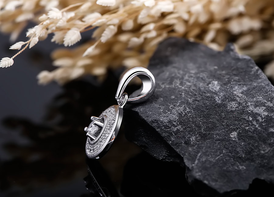 Thể hiện t&igrave;nh y&ecirc;u với người thương c&ugrave;ng mẫu trang sức Eropi ấn tượng.