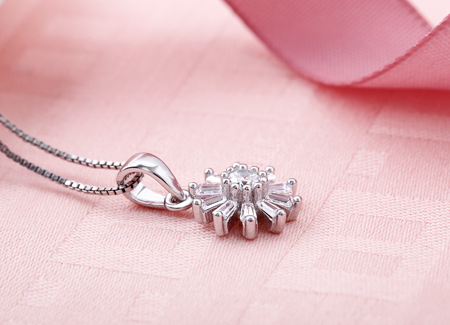 Đẹp ở mọi g&oacute;c nh&igrave;n, tạo n&ecirc;n điểm nhấn nh&aacute; cho người đeo.