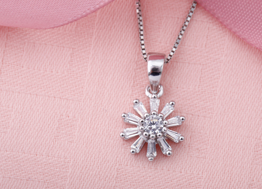 Mặt d&acirc;y chuyền bạc Dandelion Flower đẹp dịu d&agrave;ng, thuần khiết.