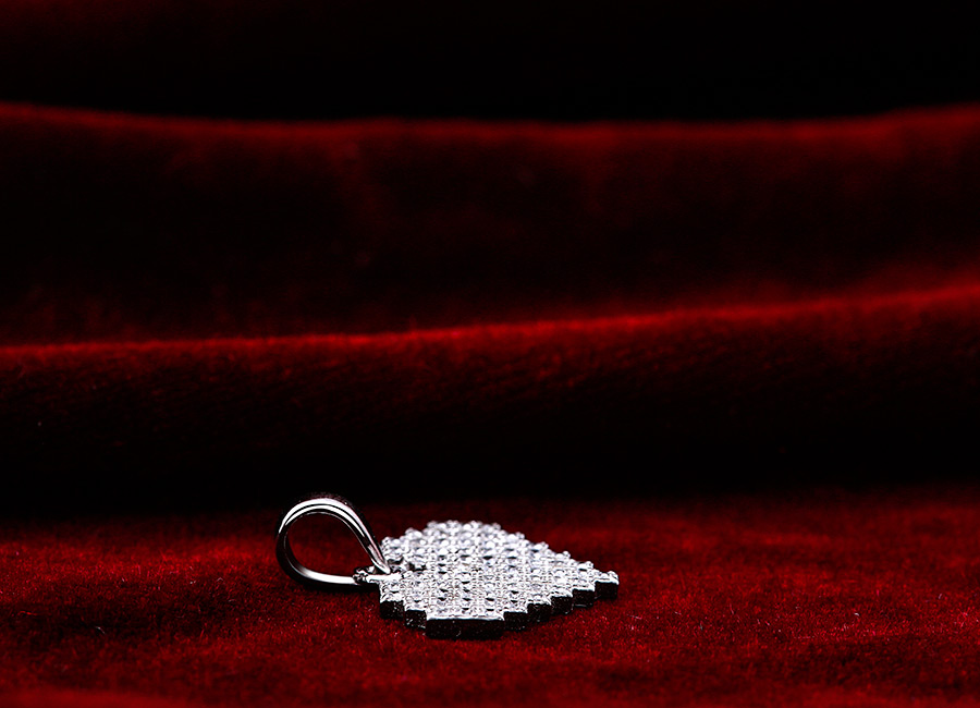 Sắc cạnh nhưng đầy quyến rũ.