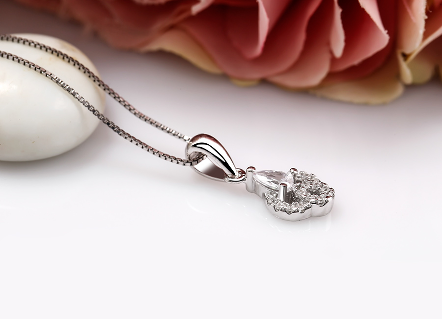 D&acirc;y đeo hợp l&agrave; d&ograve;ng d&acirc;y mảnh.