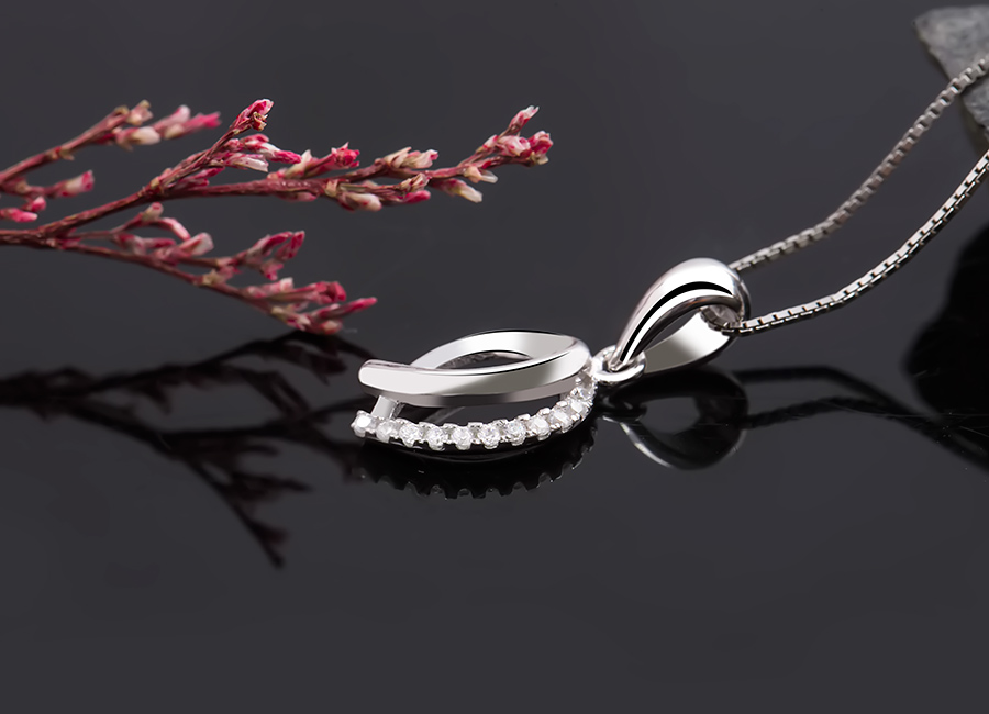 Mặt dây chuyền bạc Lotus Bud – món quà hoàn hảo.