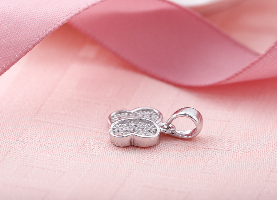 Mặt d&acirc;y chuyền bạc Love Butterfly sẽ l&agrave; lựa chọn tuyệt vời nhất với qu&yacute; c&ocirc; yểu điệu