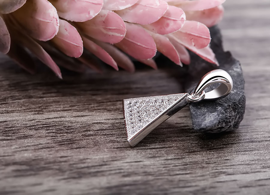 Bạn c&oacute; ưng &yacute; kiểu d&aacute;ng tạo h&igrave;nh trang sức n&agrave;y kh&ocirc;ng?