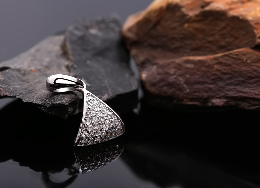 Kh&oacute; l&ograve;ng từ bỏ cơ hội để l&agrave; chủ nh&acirc;n mẫu mặt trang sức n&agrave;y.