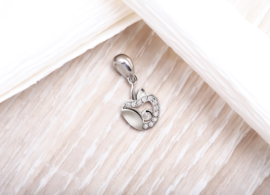 Trang sức bạc lu&ocirc;n l&agrave; item được bạn g&aacute;i tin d&ugrave;ng.