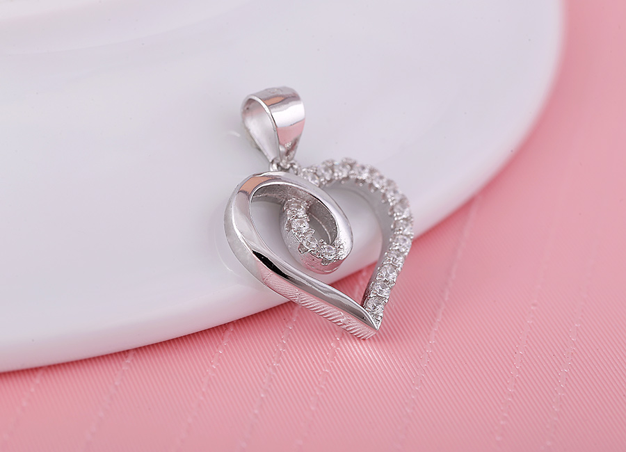 Tr&aacute;i tim l&agrave; biểu tượng thường được gắn với c&acirc;u chuyện t&igrave;nh y&ecirc;u đ&ocirc;i lứa.