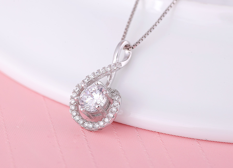 L&agrave;m điệu c&ugrave;ng trang sức Eropi l&agrave; lựa chọn th&ocirc;ng minh.