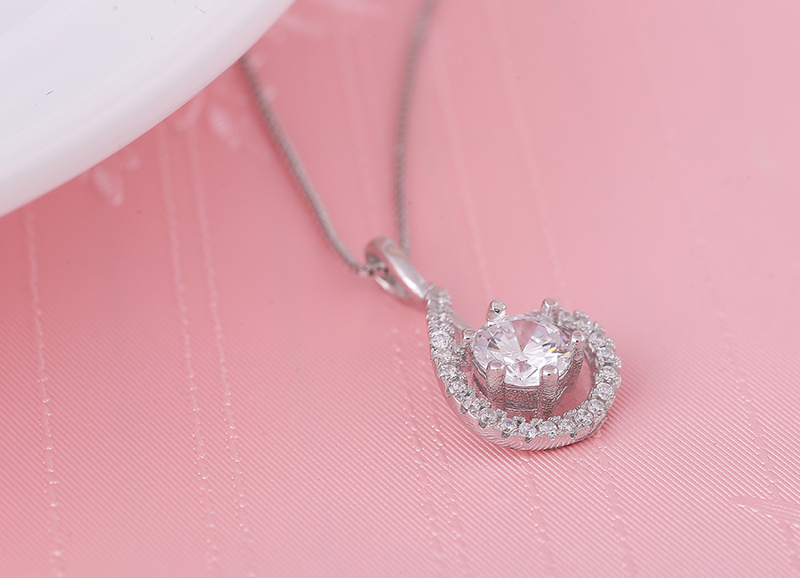 Mẫu trang sức ho&agrave;n thiện trong kh&acirc;u tạo h&igrave;nh.