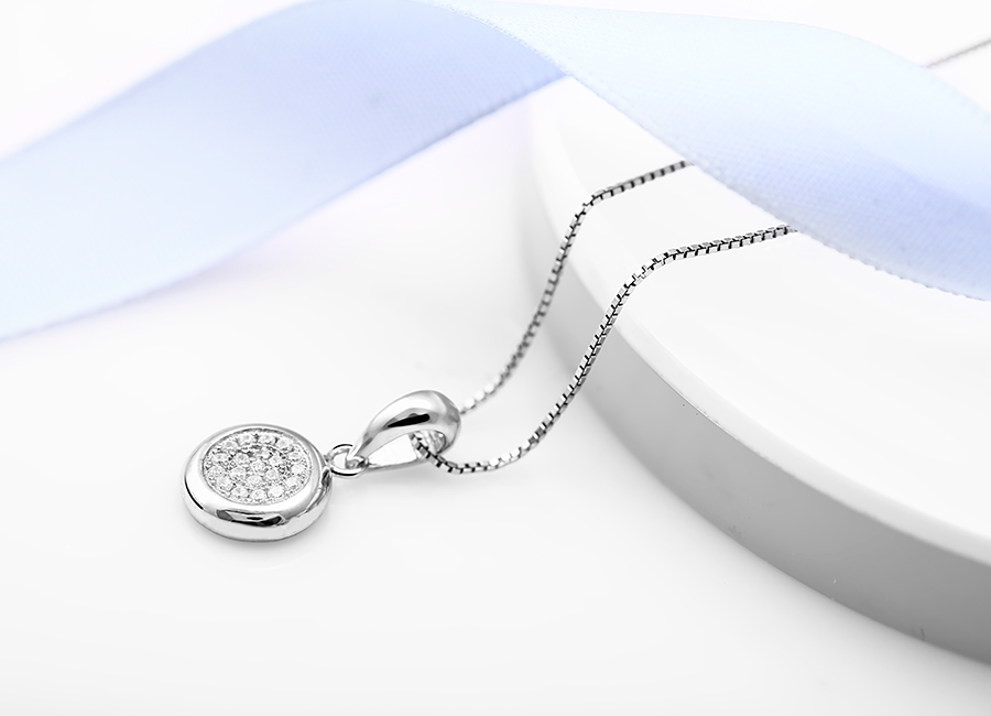 Kiểu d&aacute;ng trang sức l&agrave;m đẹp v&agrave; l&agrave;m điệu cho bạn g&aacute;i.