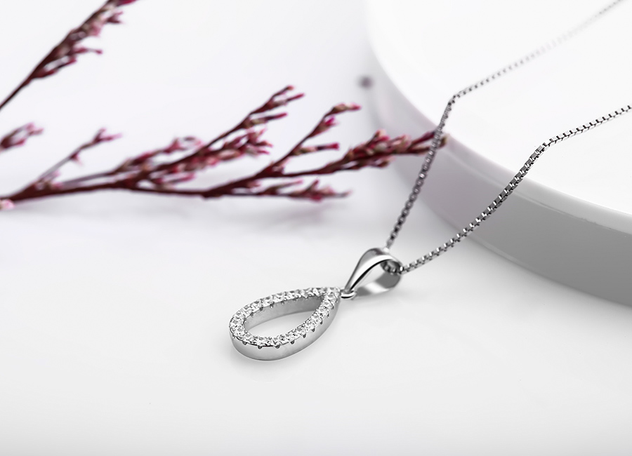 Tạo h&igrave;nh giọt nước mong manh, dễ vỡ đặc biệt ấn tượng