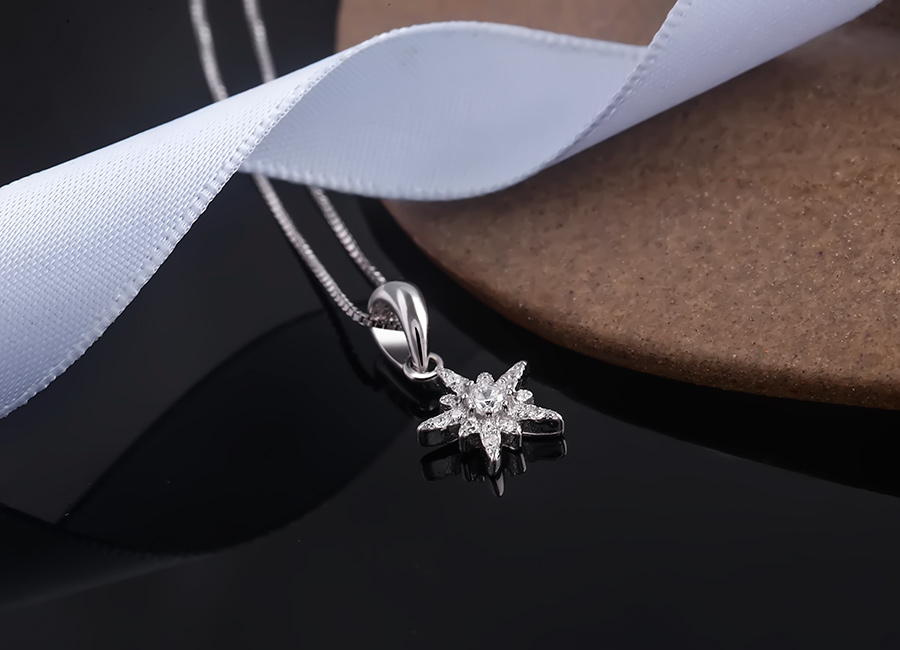 Vẻ đẹp của mẫu trang sức đủ l&agrave;m c&aacute;c bạn g&aacute;i xao xuyến.