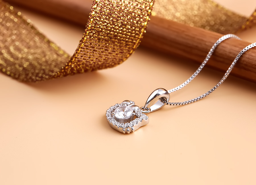 Trang sức mang lại vẻ đẹp v&agrave; sự tự tin cho ph&aacute;i nữ.