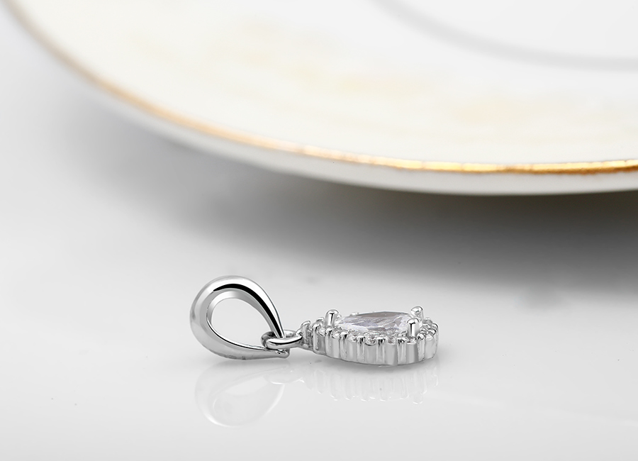 Mẫu trang sức chỉn chu trong kh&acirc;u chế t&aacute;c.