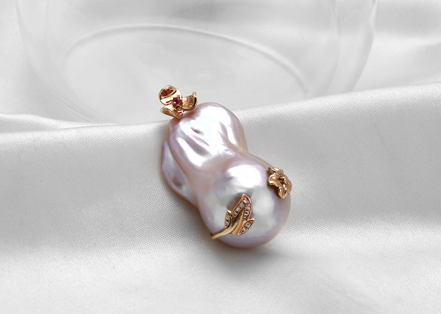 Mặt d&acirc;y chuyền v&agrave;ng 18k