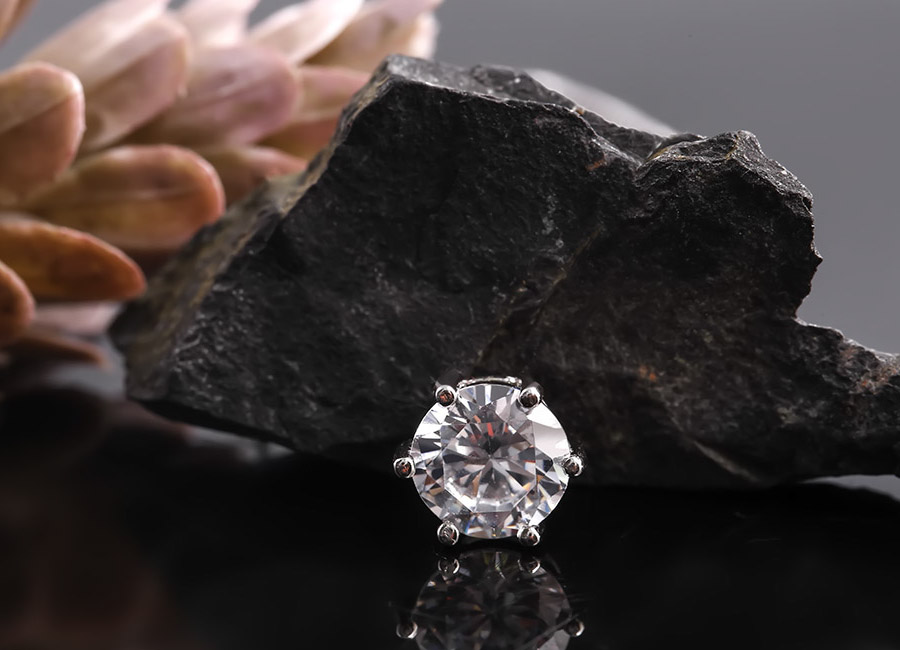 Mang vẻ đẹp dịu d&agrave;ng, giản dị đến b&ecirc;n c&ocirc; g&aacute;i trẻ.