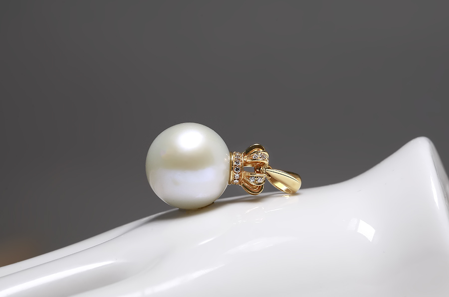 Mặt d&acirc;y chuyền