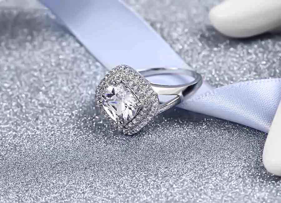 Mẫu trang sức bạc chứa đựng nhiều &yacute; nghĩa trong đ&oacute;.