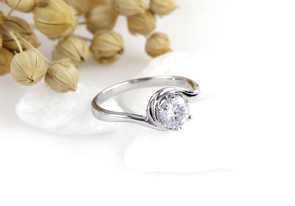 Bất cứ c&ocirc; g&aacute;i n&agrave;o cũng sẽ đều rung động trước mẫu trang sức bạc n&agrave;y.