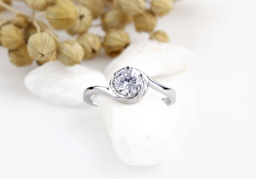 Chiếc nhẫn đơn giản nhưng đảm bảo c&oacute; thể chinh phục mọi c&ocirc; g&aacute;i.