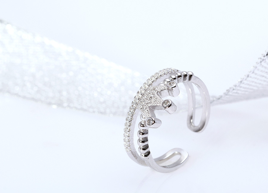 Bất cứ c&ocirc; g&aacute;i n&agrave;o cũng đều sẽ th&iacute;ch d&aacute;ng nhẫn free size n&agrave;y, bởi ch&uacute;ng rất dễ đeo.