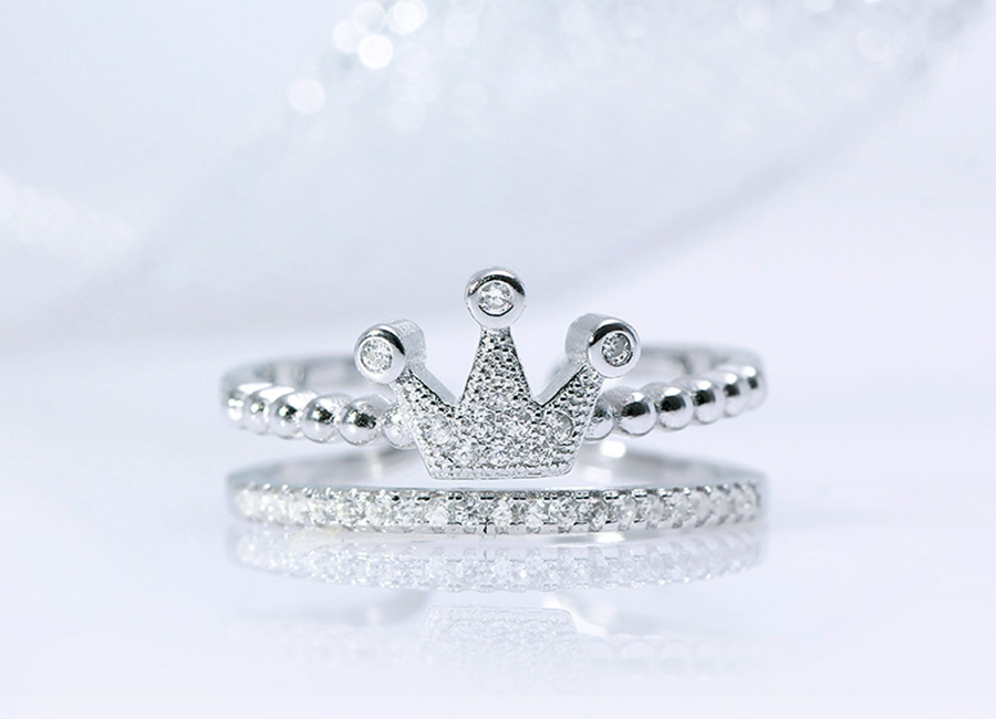 C&acirc;n cảnh tạo h&igrave;nh vương miện v&ugrave;ng mặt nhẫn.