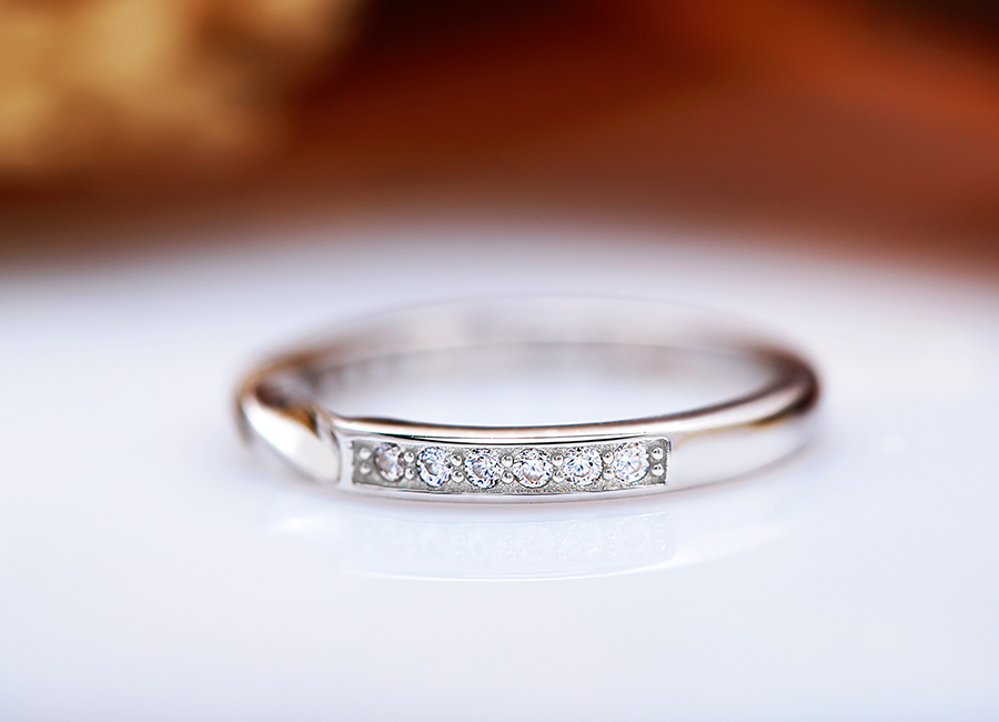 Nạm đ&aacute; xinh xắn mang đến sắc lấp l&aacute;nh.