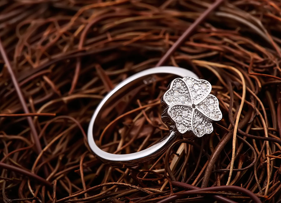 Kiểu nhẫn thanh cao được nhiều người y&ecirc;u th&iacute;ch.