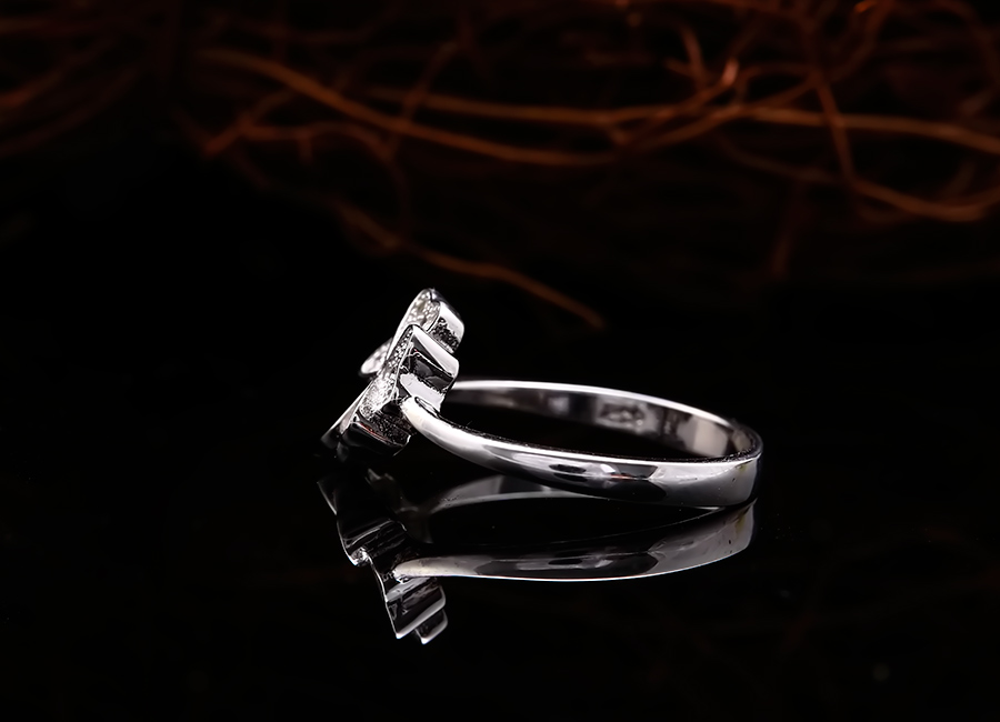 Mẫu nhẫn nữ t&iacute;nh đương nhi&ecirc;n l&agrave; lựa chọn số 1 của ph&aacute;i đẹp.