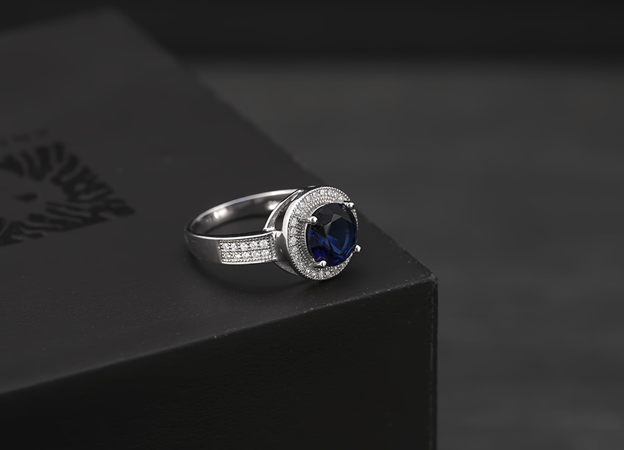 Mặt nhẫn được thiết kế kỳ công để đạt được độ hoàn hảo tối ưu.