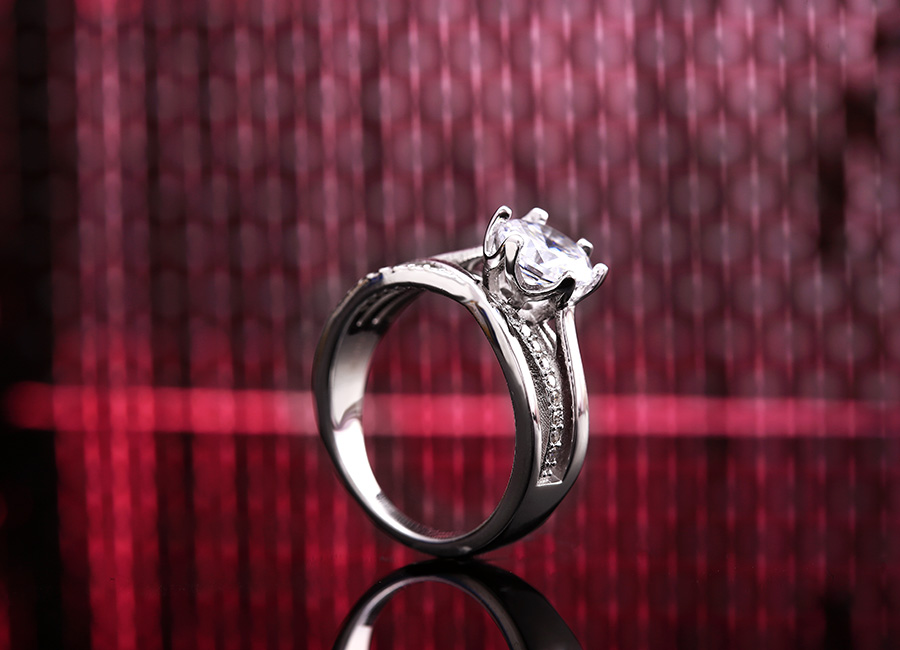Nhẫn bạc Brody Love 1 Nhẫn đá nhô – phong cách nhẫn hấp dẫn mọi thời đại.