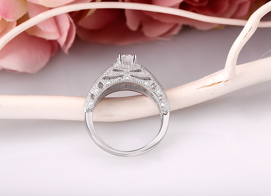 Lung linh trong từng đường n&eacute;t tạo d&aacute;ng.