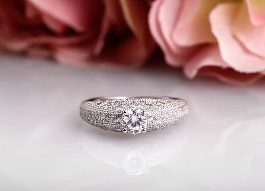 Cận cảnh tạo h&igrave;nh mặt nhẫn v&ocirc; c&ugrave;ng lung linh.