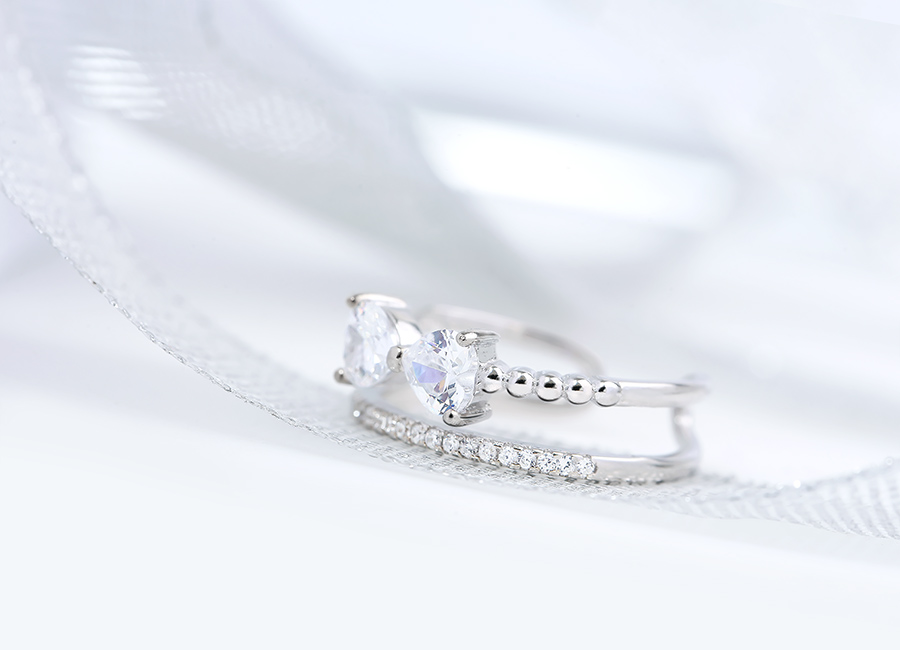 Một mẫu nữ trang thiết kế s&aacute;ng tạo, hiện đại khiến mọi ph&aacute;i đẹp phải xao l&ograve;ng.