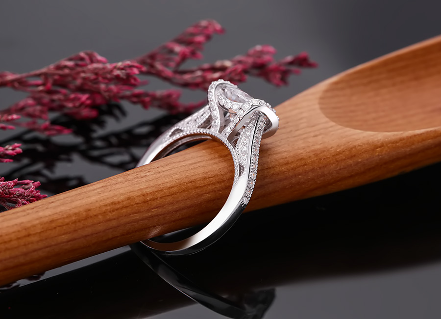 Eropi lu&ocirc;n tự tin về những mẫu trang sức của m&igrave;nh.