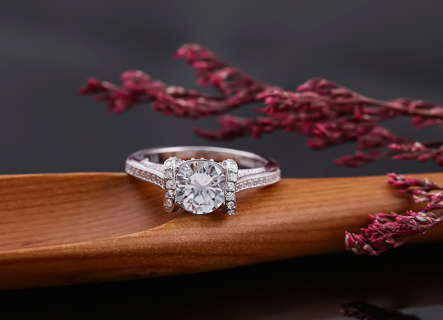 Cận cảnh thiết kế nơi mặt nhẫn.