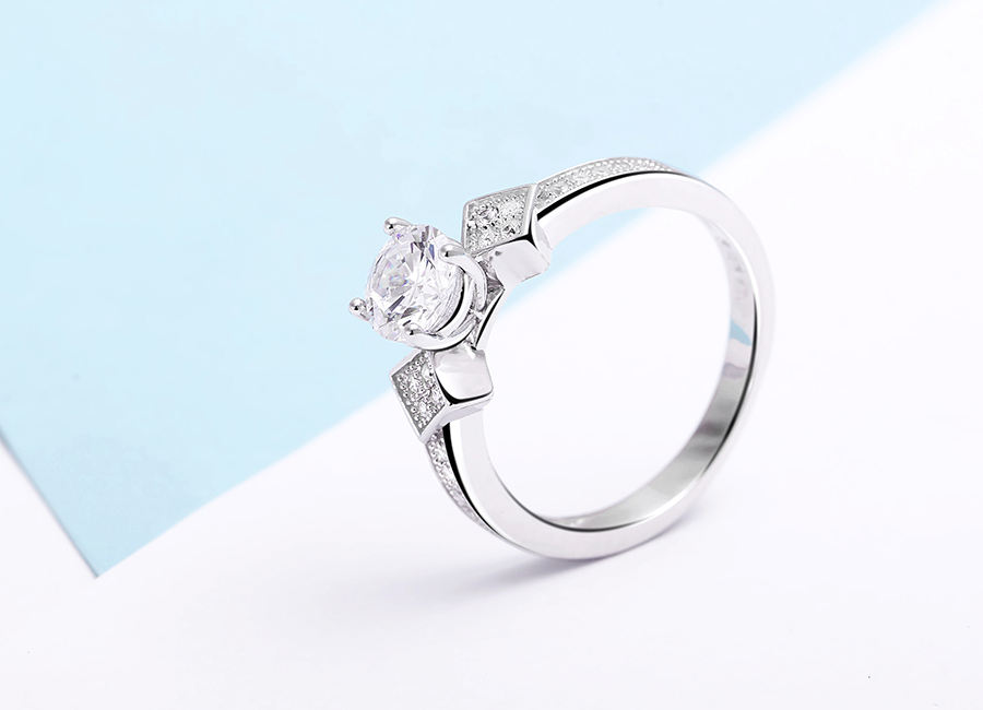 Chiếc nhẫn chứa đựng nét ngọt ngào, hấp dẫn.