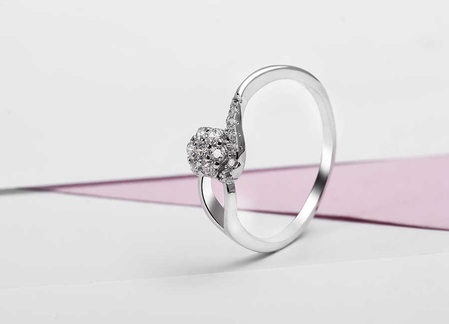 Chiếc nhẫn điệu đà dễ lấy tình cảm từ phái đẹp.