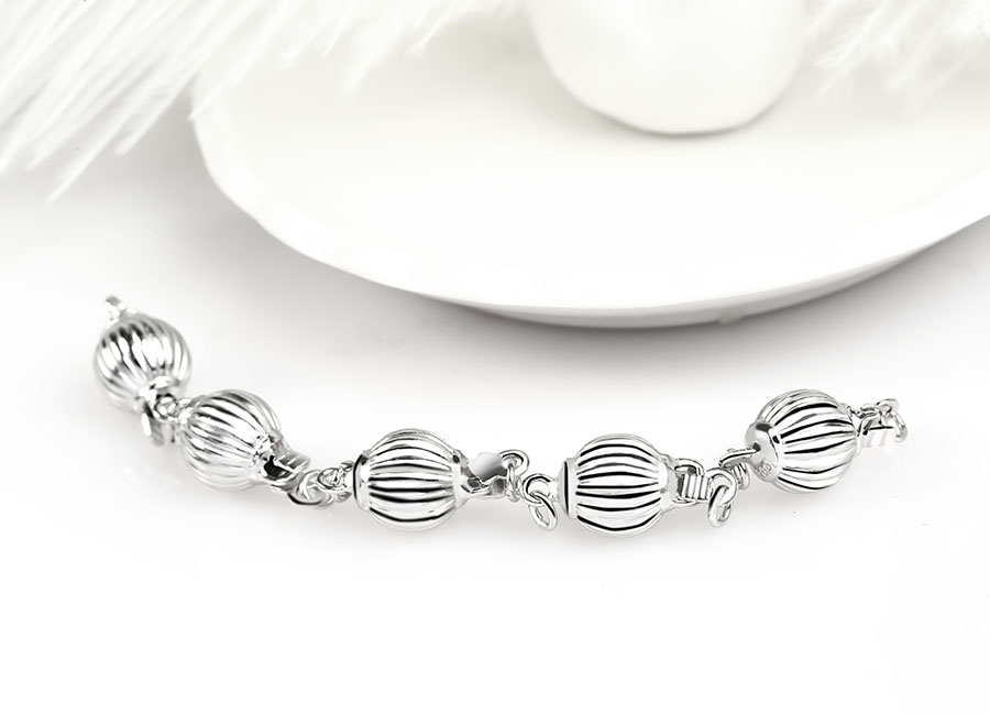 Chốt kh&oacute;a gi&uacute;p m&oacute;c nối giữa hai đầu d&acirc;y chuyền, v&ograve;ng cổ.