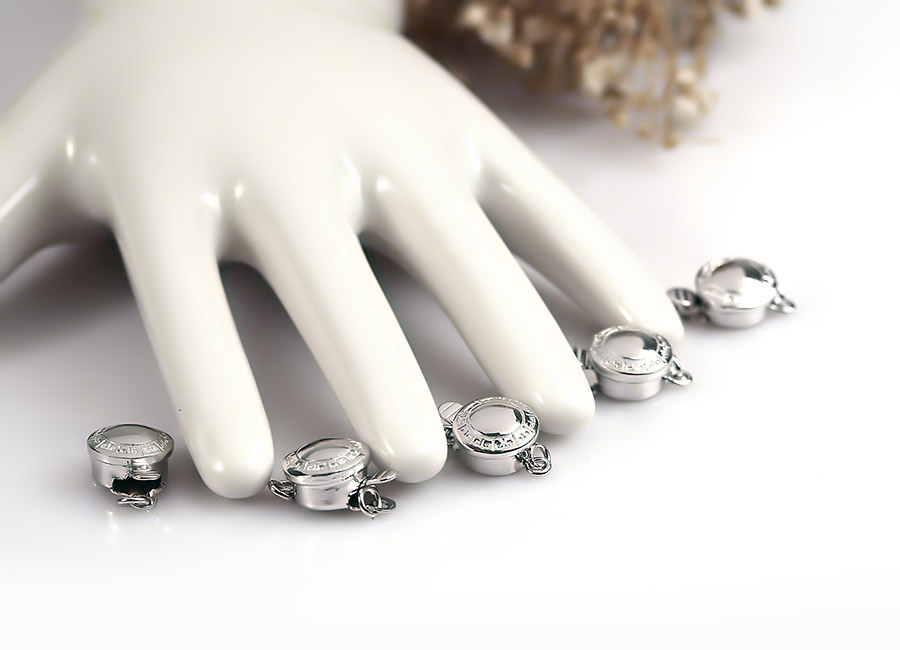 Chốt bạc c&oacute; kiểu d&aacute;ng hiện đại.