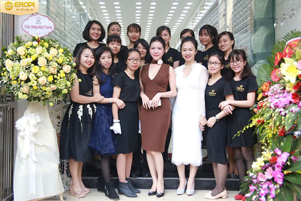 đội ngũ nh&acirc;n vi&ecirc;n của eropi jewelry