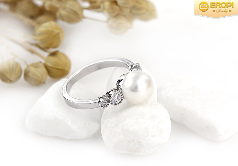 Nhẫn bạc Love Pearl thay lời cầu hôn ngọt ngào của mùa xuân.
