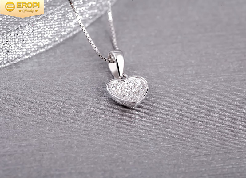 Mặt dây chuyền bạc Leona Love biểu tượng của tình yêu.
