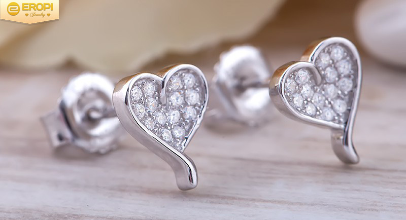 Tặng nàng bông tai trái tim thay lời muốn nói bông tai trái tim