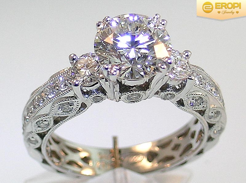 Nhẫn gắn đá kim cương biểu hiện cho sự kiên định, tình yêu vĩnh cửu.